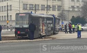 U Sarajevu tramvaj iskočio iz šina, saobraćaj se preusmjerava